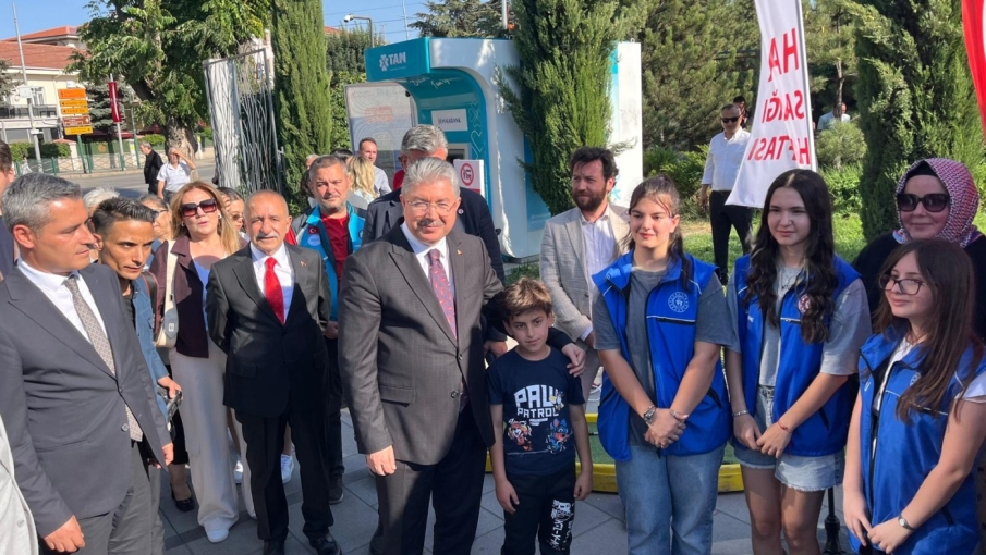 Vali Erdinç Yılmaz, Halk Sağlığı Haftası stantlarını ziyaret etti